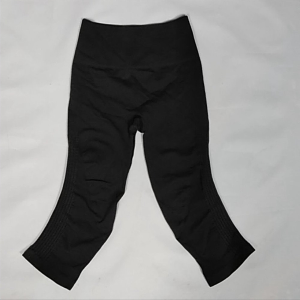 Lululemon flow & go crop